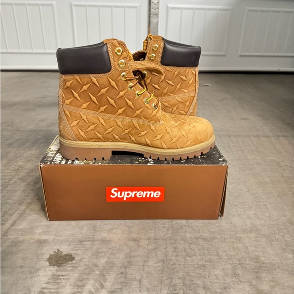 SUPREME Timberland 6” Premium boot - Picture 3 of 6